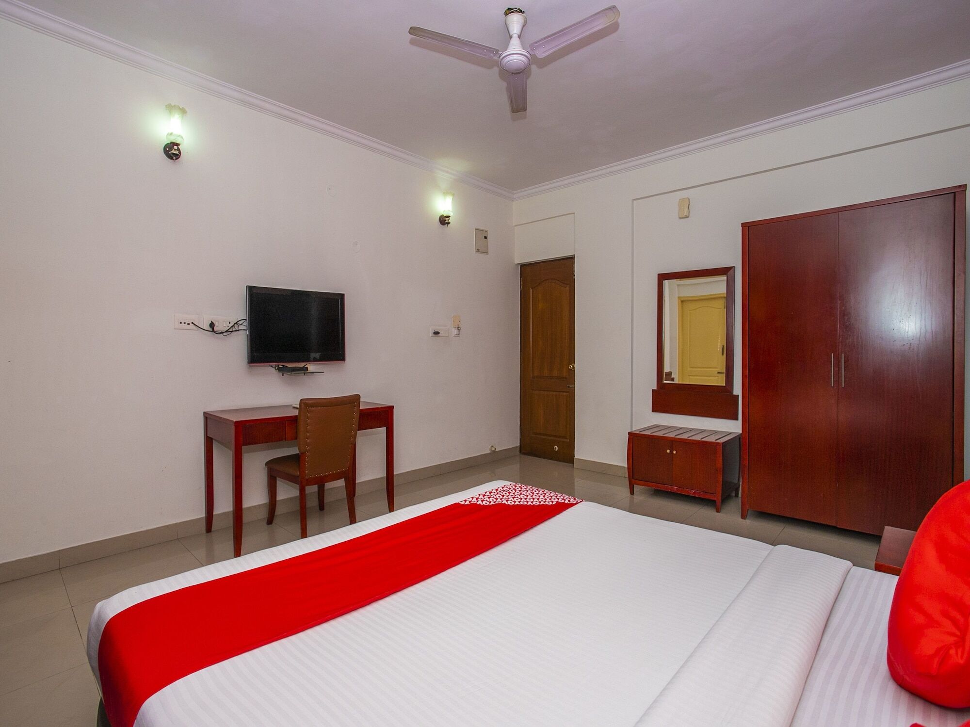 Oyo 23360 White Bricks Inn Bangalore Esterno foto